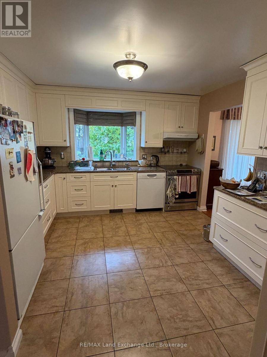 228 Willow Road, Kincardine, Ontario  N2Z 2V9 - Photo 20 - X12474157