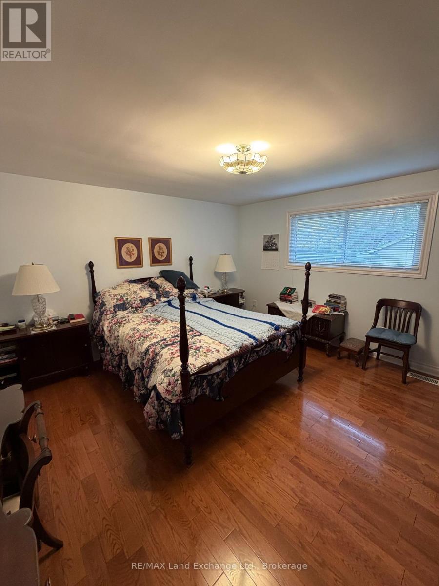 228 Willow Road, Kincardine, Ontario  N2Z 2V9 - Photo 22 - X12474157