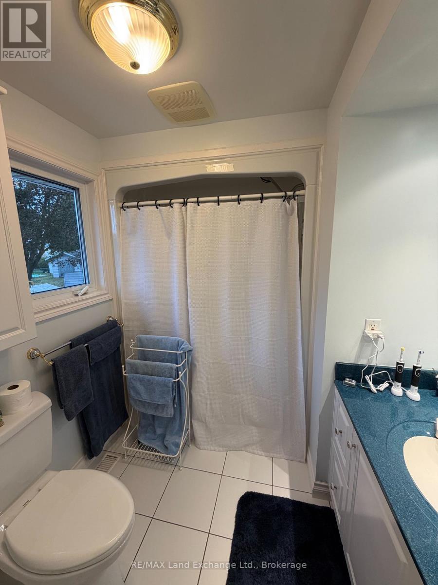 228 Willow Road, Kincardine, Ontario  N2Z 2V9 - Photo 23 - X12474157