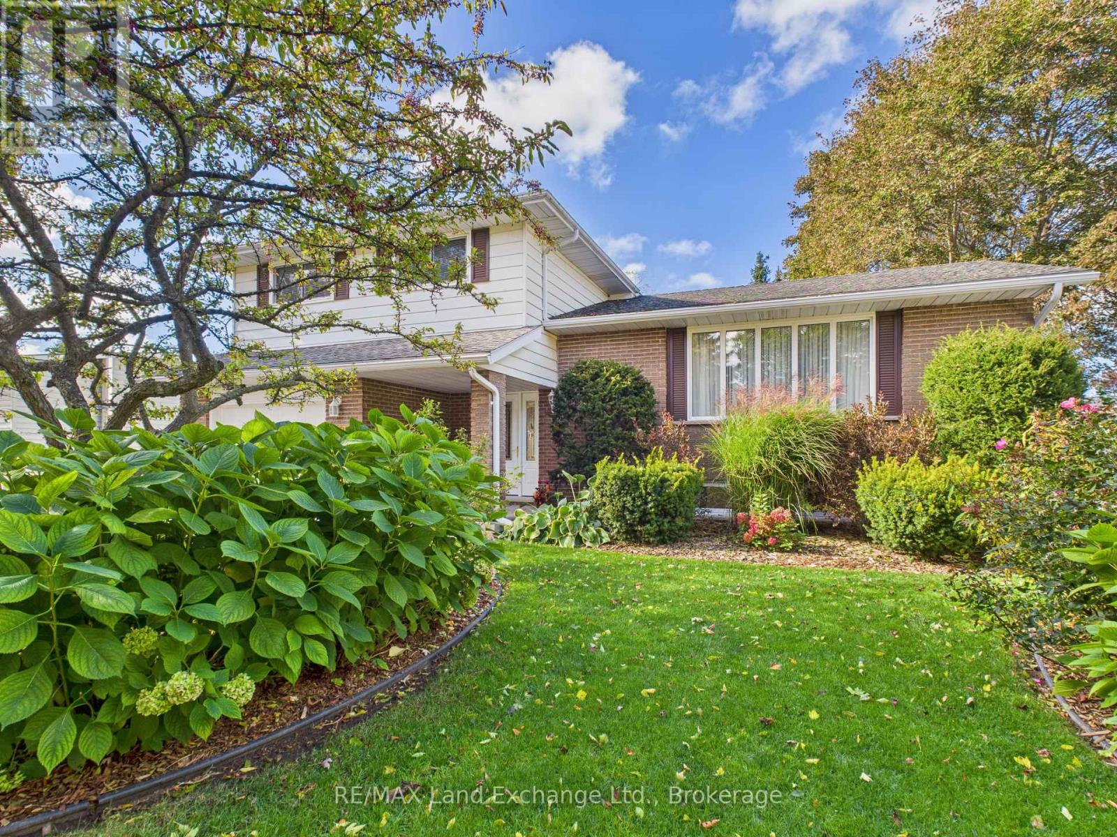 228 Willow Road, Kincardine, Ontario  N2Z 2V9 - Photo 4 - X12474157