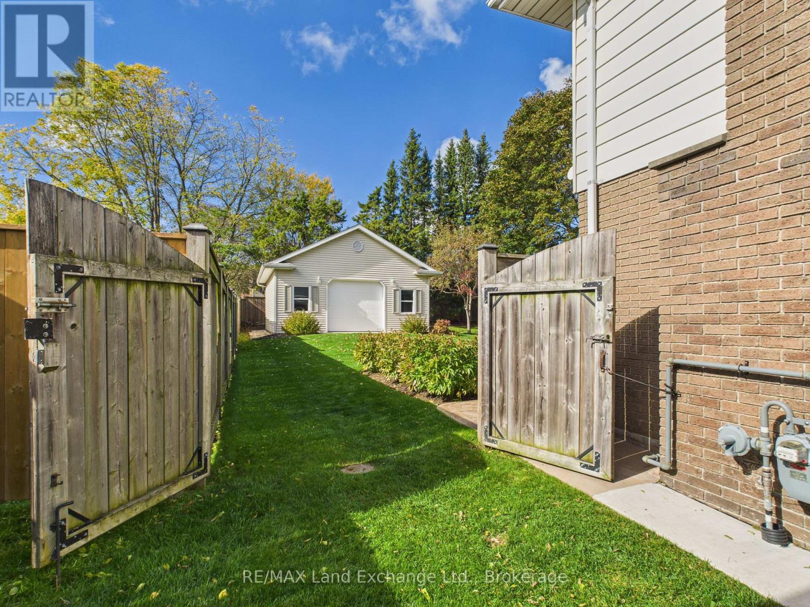 228 Willow Road, Kincardine, Ontario  N2Z 2V9 - Photo 5 - X12474157