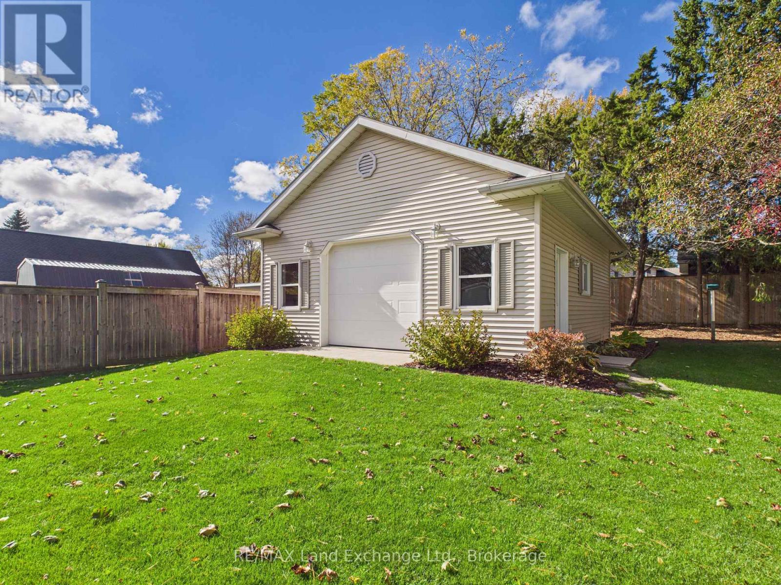 228 Willow Road, Kincardine, Ontario  N2Z 2V9 - Photo 7 - X12474157