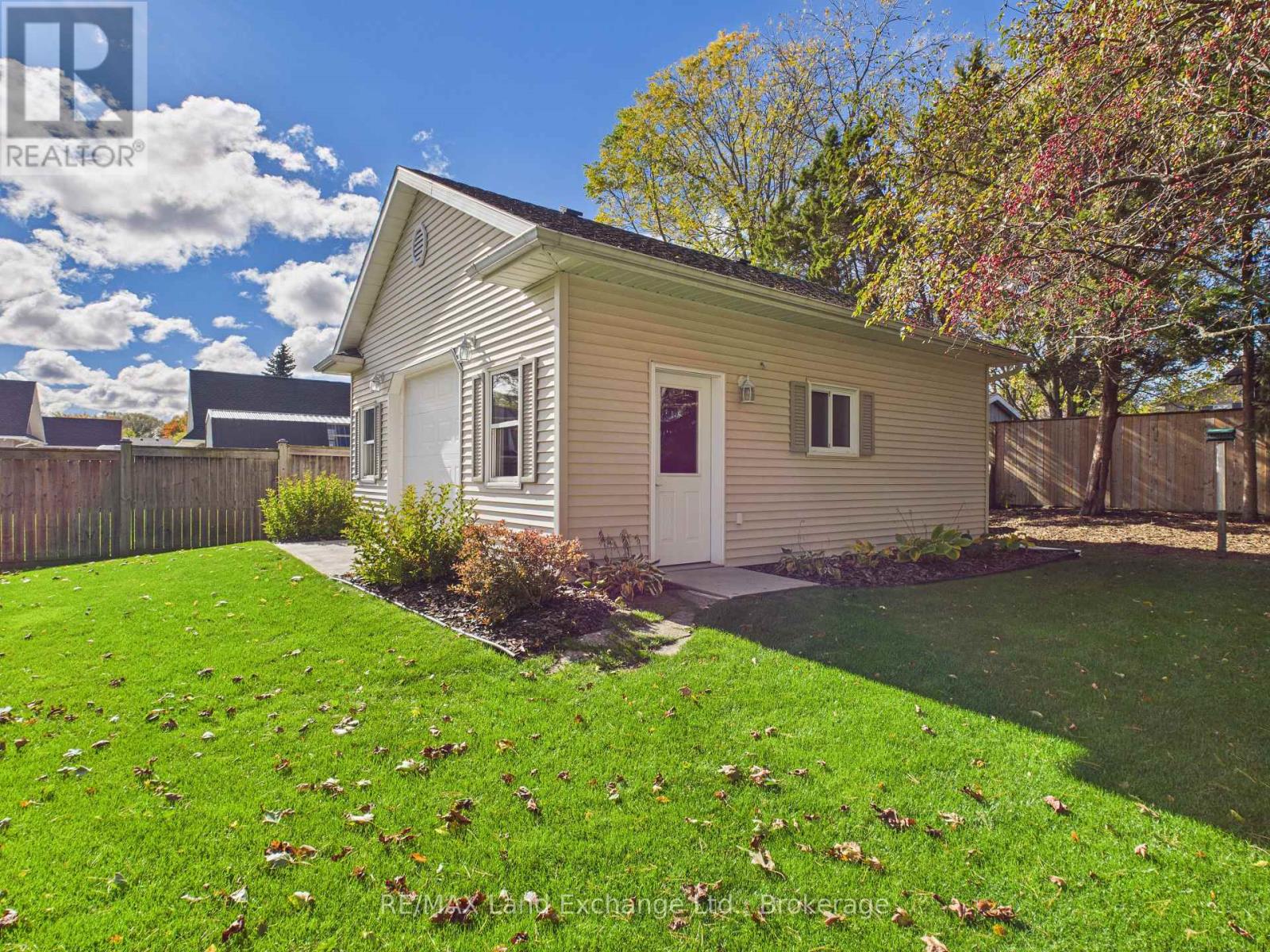 228 Willow Road, Kincardine, Ontario  N2Z 2V9 - Photo 8 - X12474157