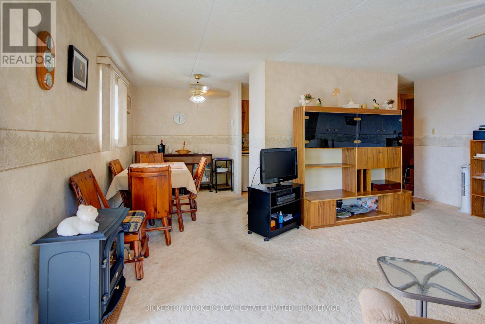406 - 610 William Street S, Gananoque, Ontario  K7G 3A4 - Photo 12 - X12474119