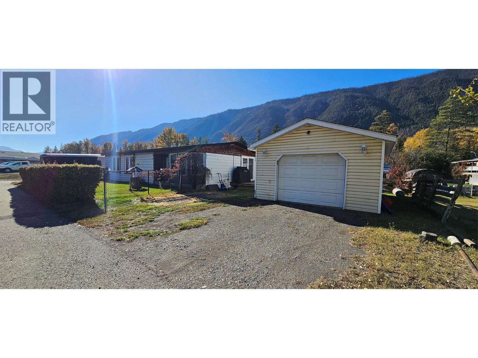 540 Buckthorn Road, Sparwood, British Columbia  V0B 2G0 - Photo 4 - 10365898