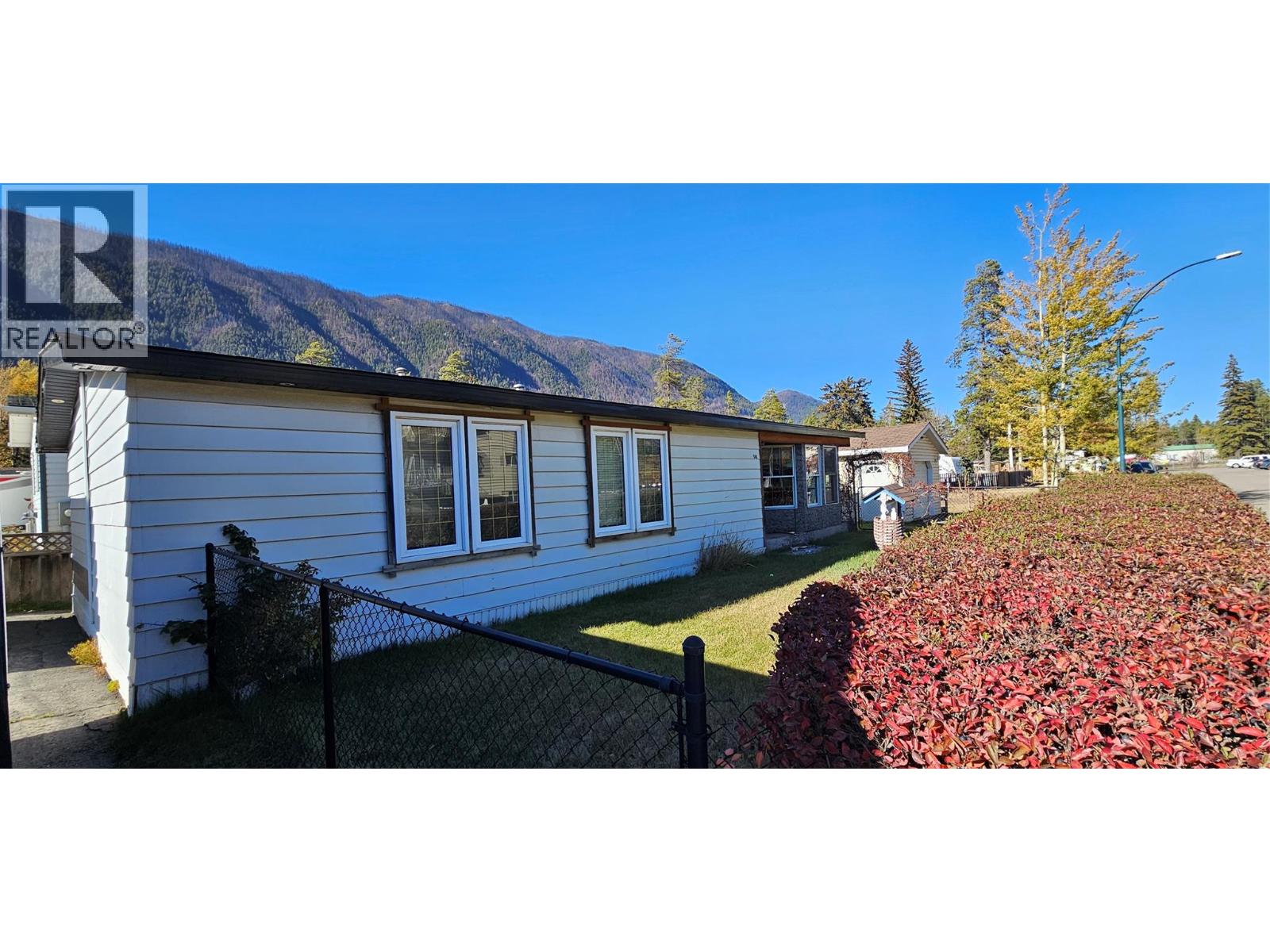 540 Buckthorn Road, Sparwood, British Columbia  V0B 2G0 - Photo 3 - 10365898