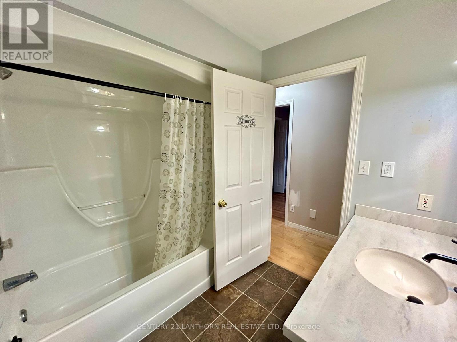 11 Sumac Terrace, Belleville, Ontario  K8N 5X6 - Photo 20 - X12474102