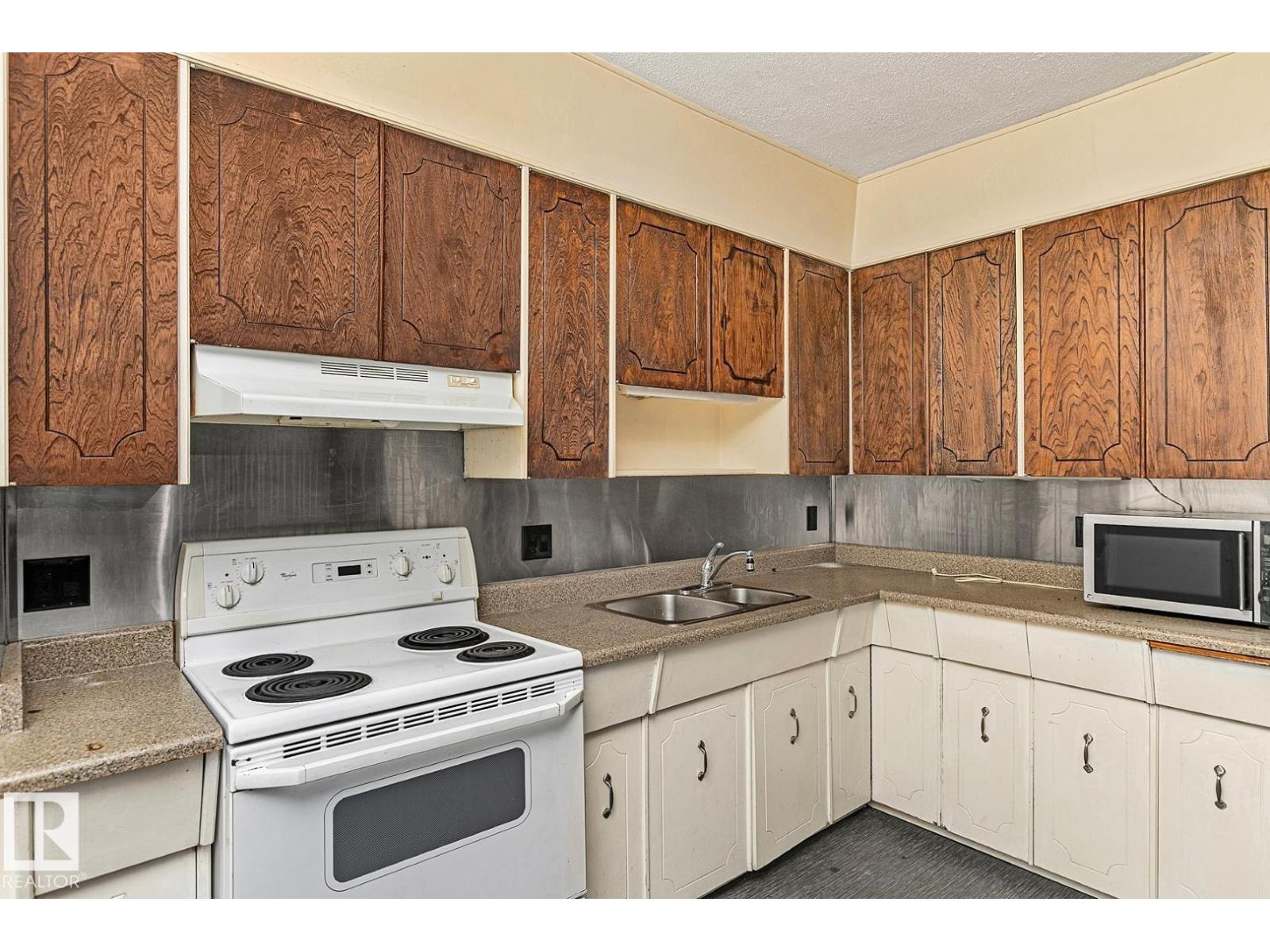 9221 110 Av Nw, Edmonton, Alberta  T5H 1H2 - Photo 16 - E4462944