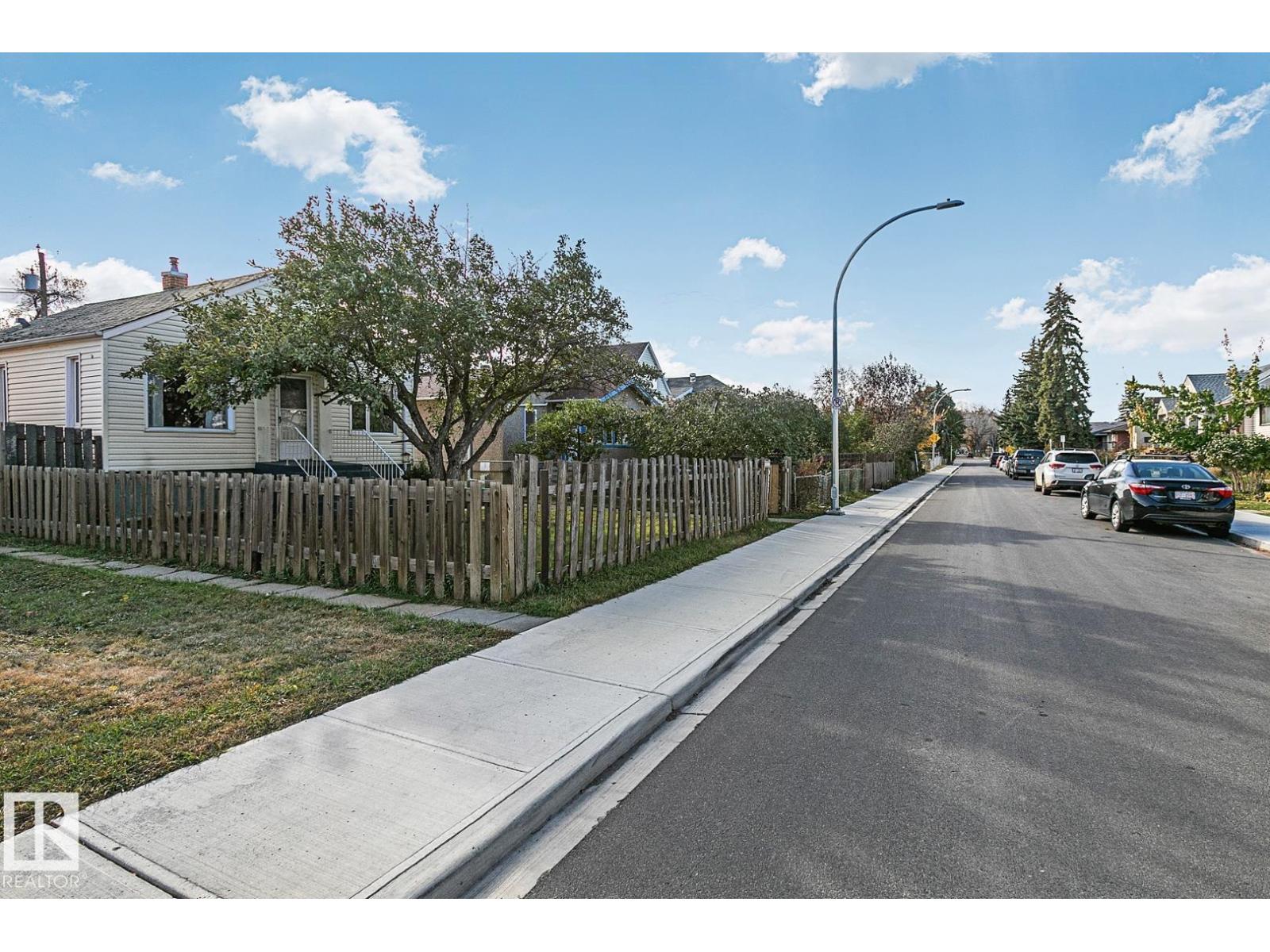 9221 110 Av Nw, Edmonton, Alberta  T5H 1H2 - Photo 2 - E4462944