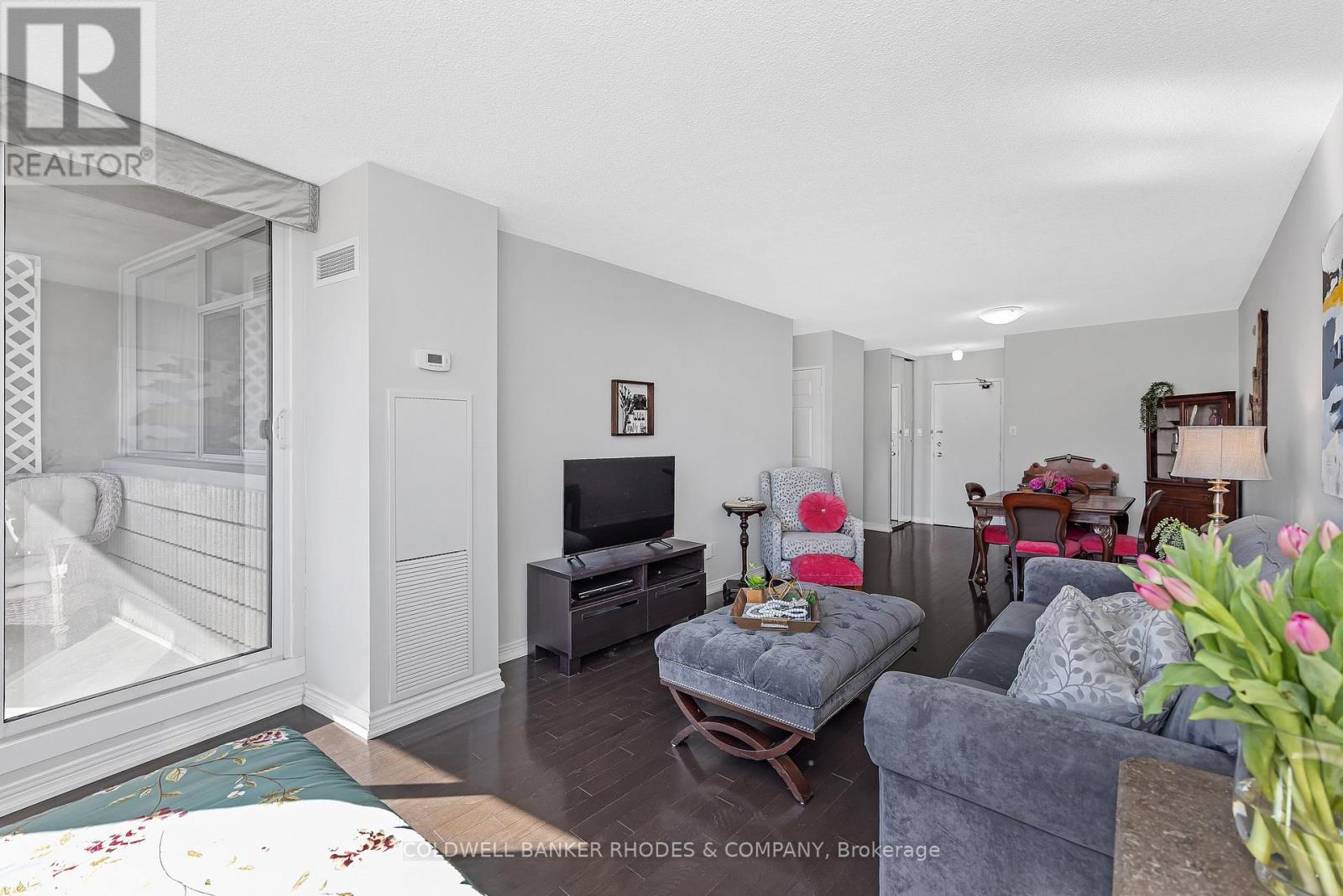 402 - 60 Mcleod Street, Ottawa, Ontario  K2P 2G1 - Photo 10 - X12474137