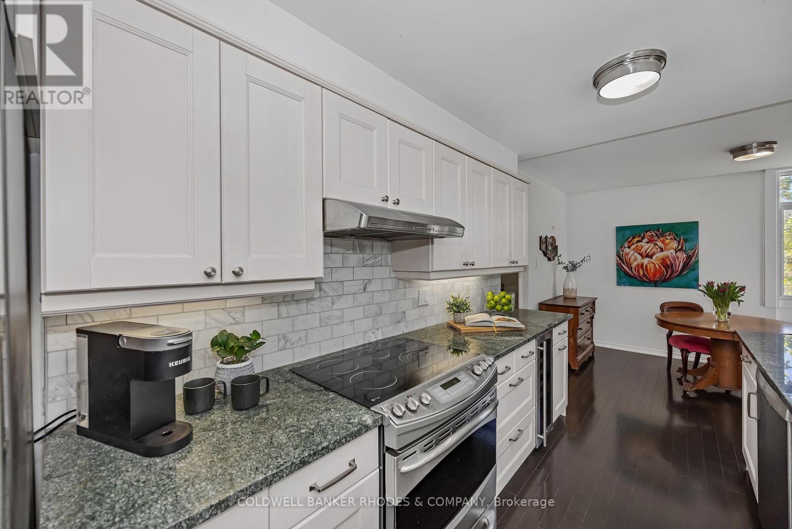 402 - 60 Mcleod Street, Ottawa, Ontario  K2P 2G1 - Photo 13 - X12474137