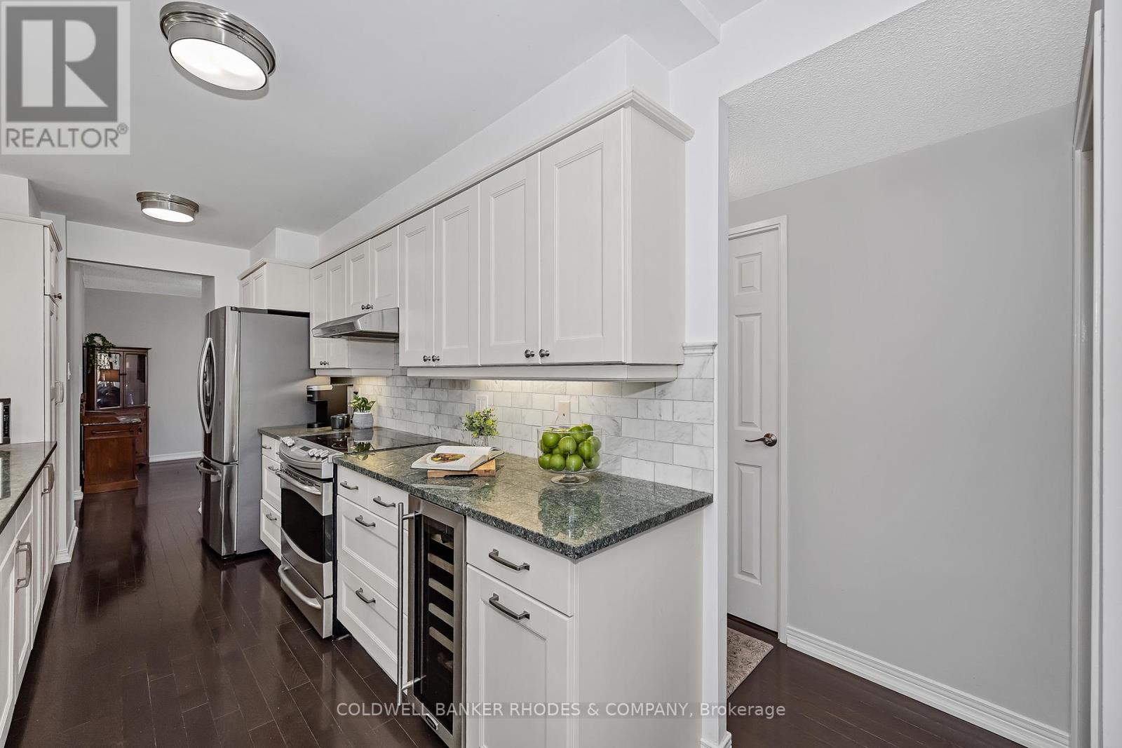 402 - 60 Mcleod Street, Ottawa, Ontario  K2P 2G1 - Photo 14 - X12474137