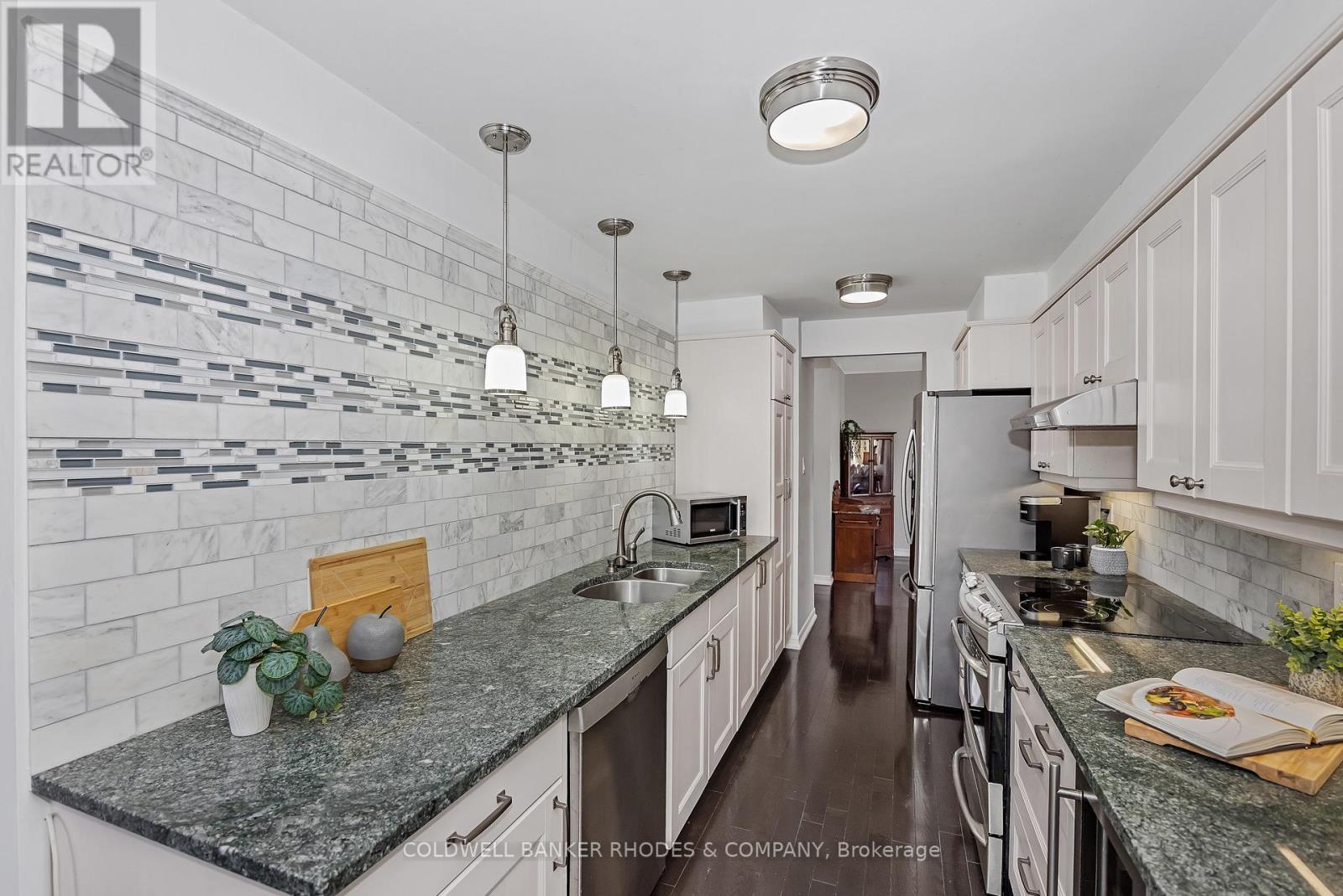 402 - 60 Mcleod Street, Ottawa, Ontario  K2P 2G1 - Photo 15 - X12474137