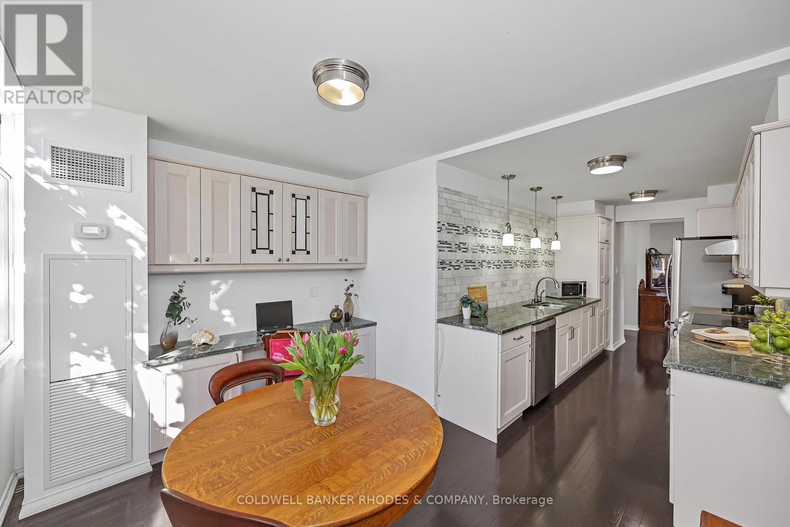 402 - 60 Mcleod Street, Ottawa, Ontario  K2P 2G1 - Photo 17 - X12474137