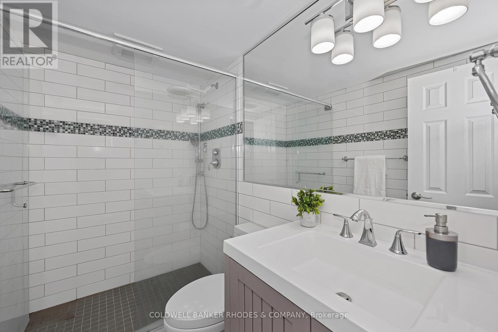 402 - 60 Mcleod Street, Ottawa, Ontario  K2P 2G1 - Photo 21 - X12474137