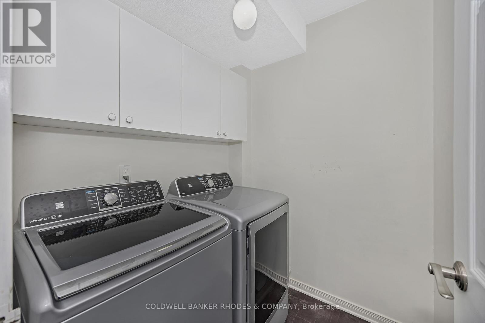 402 - 60 Mcleod Street, Ottawa, Ontario  K2P 2G1 - Photo 25 - X12474137