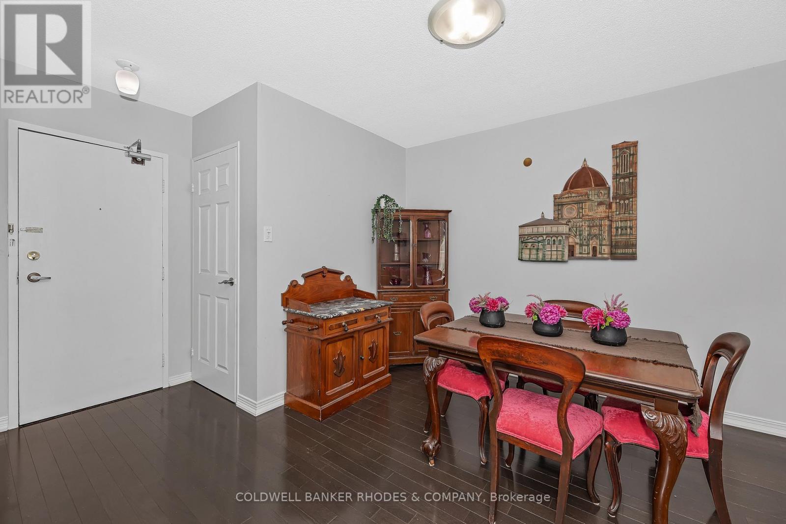 402 - 60 Mcleod Street, Ottawa, Ontario  K2P 2G1 - Photo 5 - X12474137