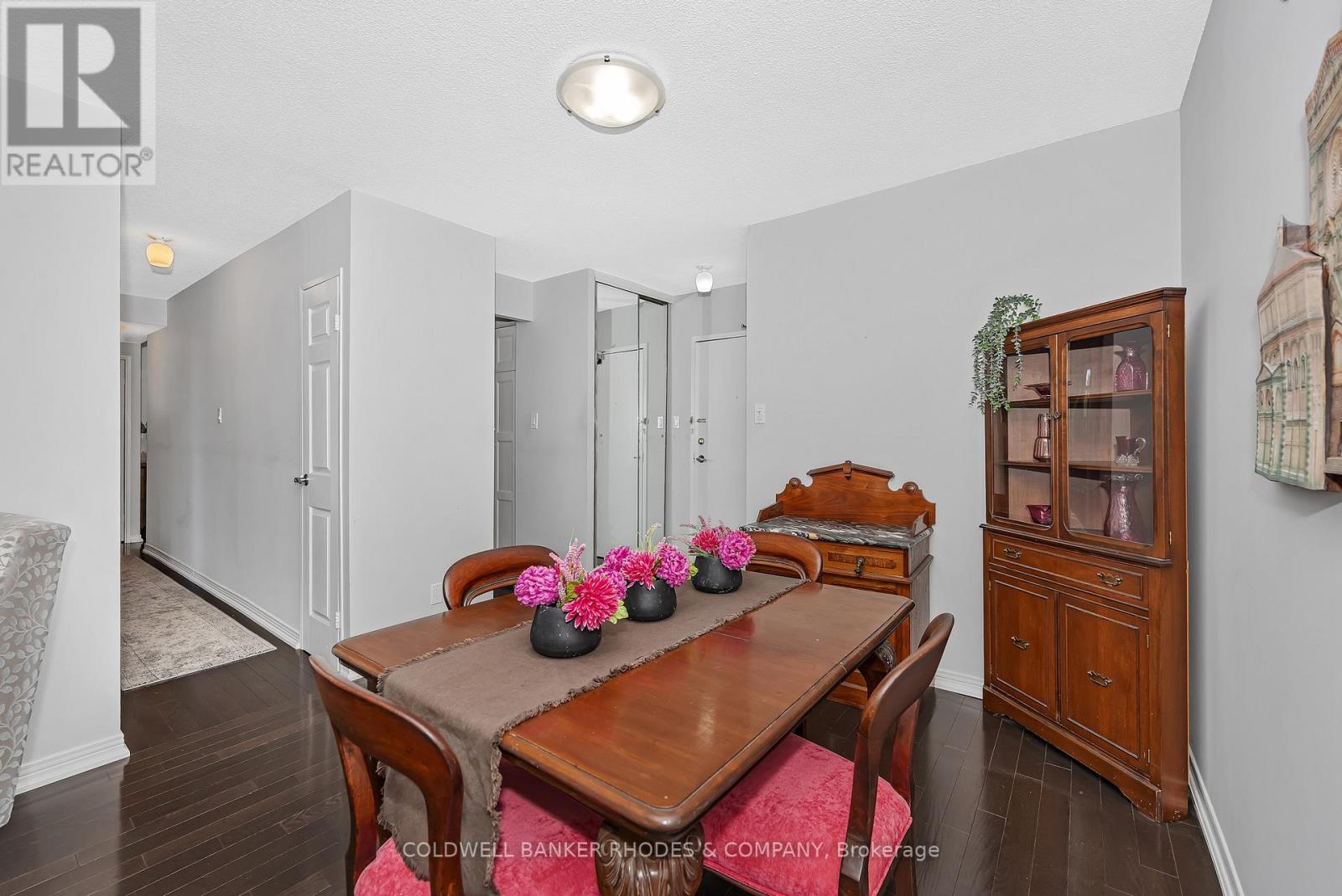 402 - 60 Mcleod Street, Ottawa, Ontario  K2P 2G1 - Photo 7 - X12474137