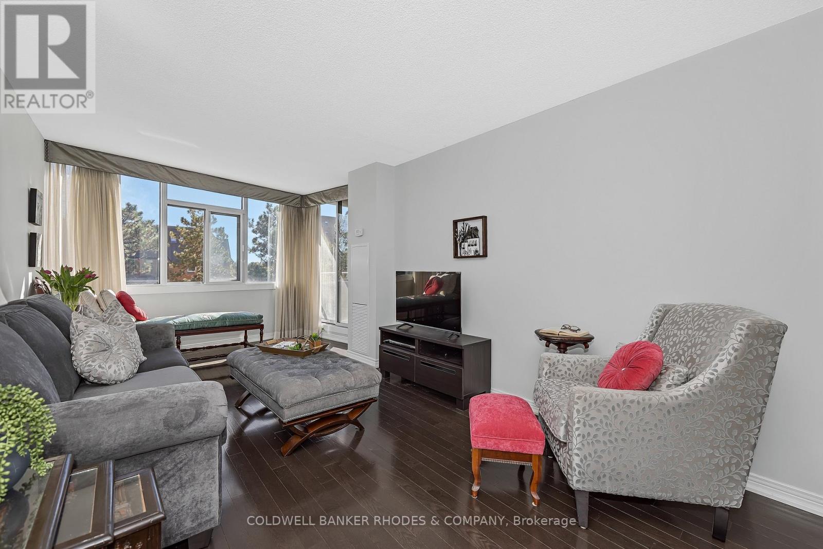 402 - 60 Mcleod Street, Ottawa, Ontario  K2P 2G1 - Photo 8 - X12474137