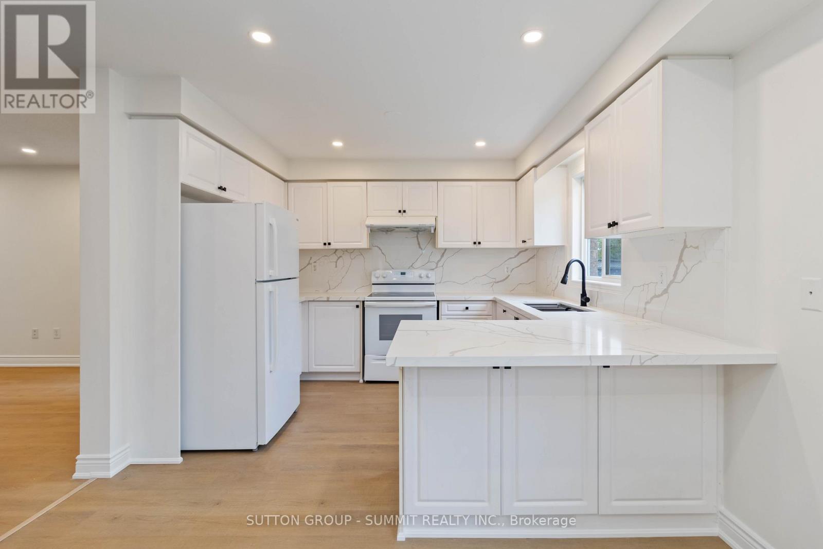 3269 Camberwell Drive, Mississauga, Ontario  L5M 6T2 - Photo 10 - W12473968