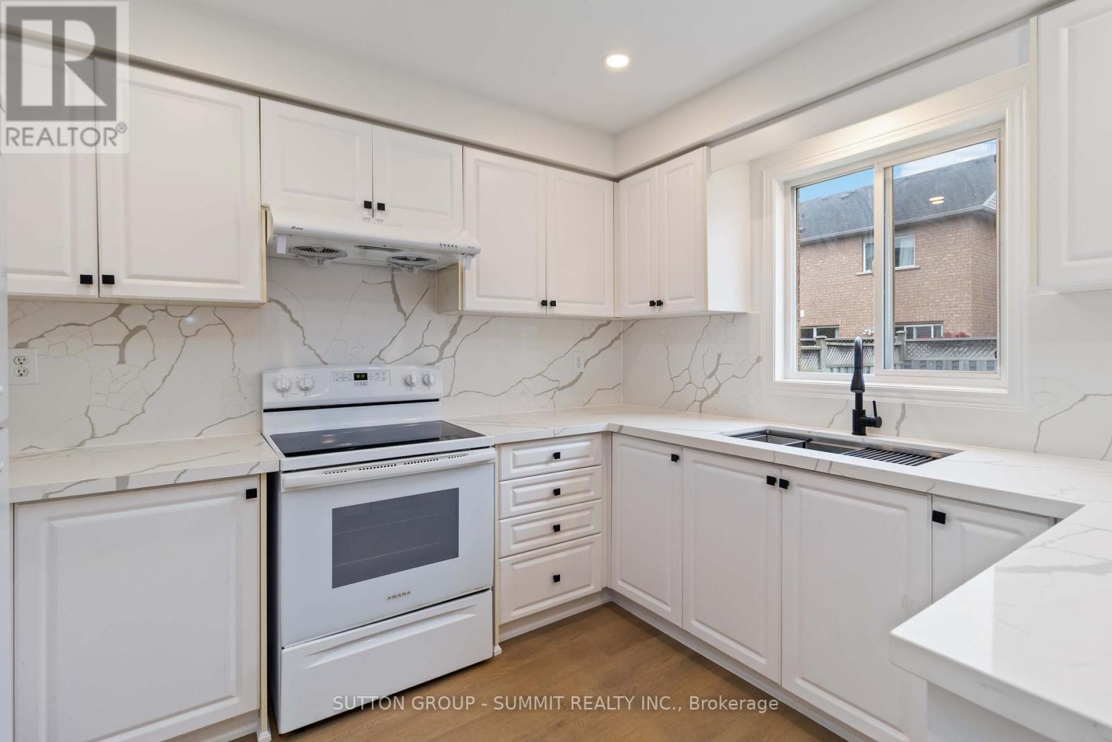 3269 Camberwell Drive, Mississauga, Ontario  L5M 6T2 - Photo 11 - W12473968