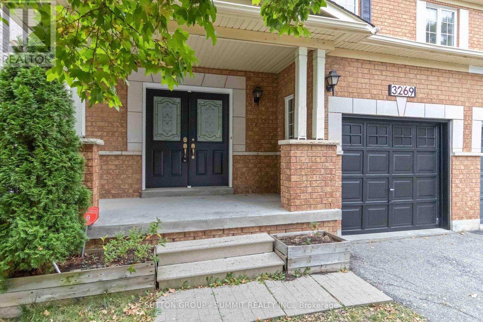 3269 Camberwell Drive, Mississauga, Ontario  L5M 6T2 - Photo 3 - W12473968