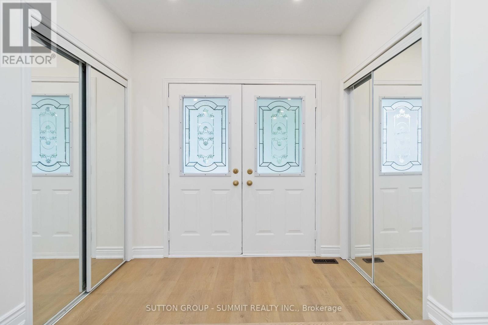 3269 Camberwell Drive, Mississauga, Ontario  L5M 6T2 - Photo 4 - W12473968