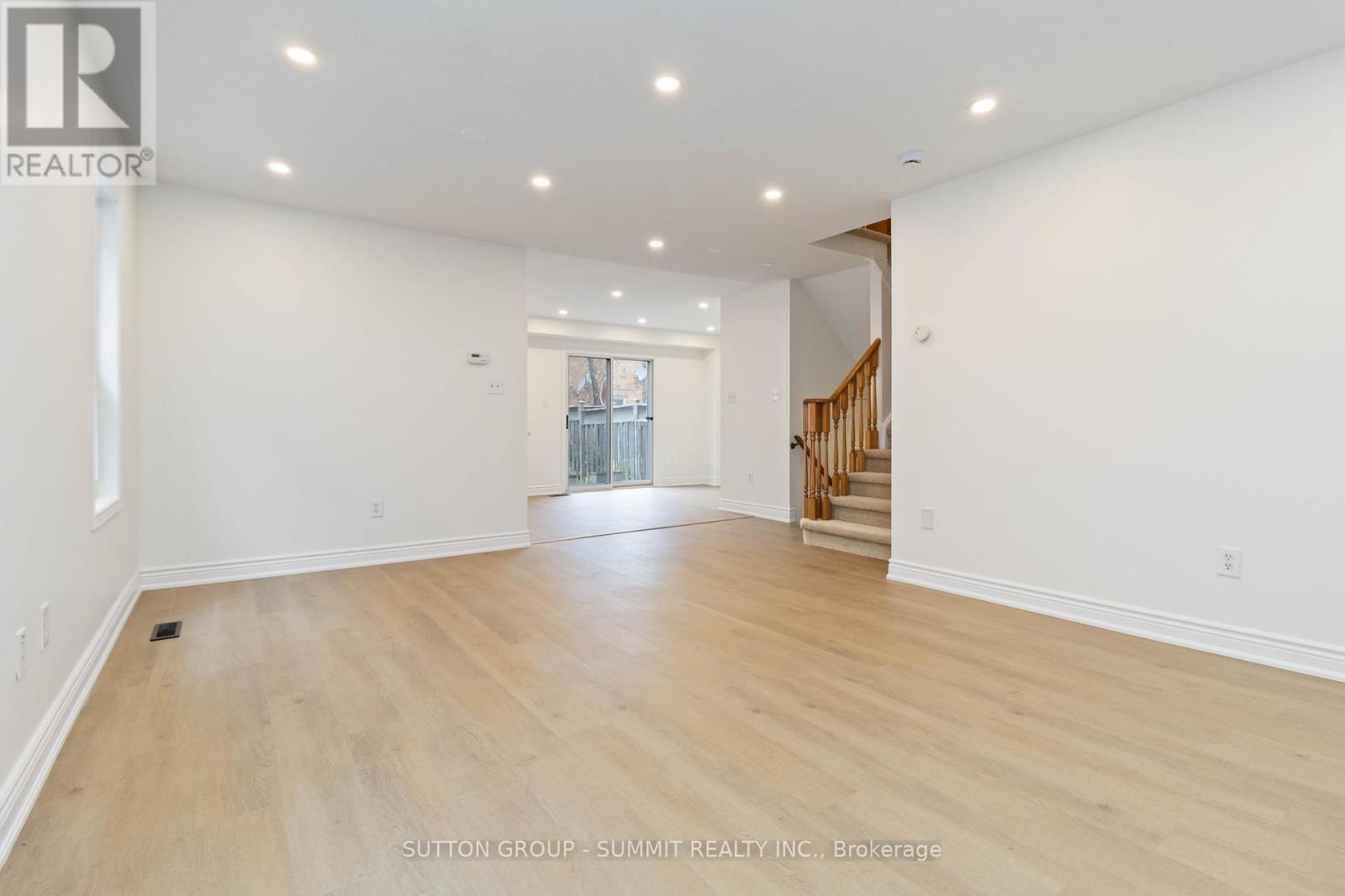 3269 Camberwell Drive, Mississauga, Ontario  L5M 6T2 - Photo 5 - W12473968