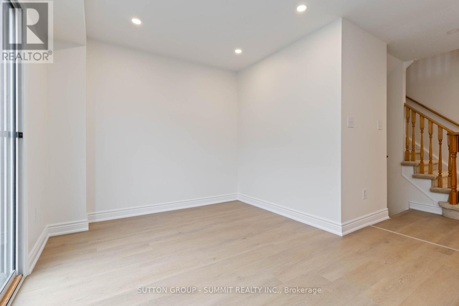 3269 Camberwell Drive, Mississauga, Ontario  L5M 6T2 - Photo 8 - W12473968