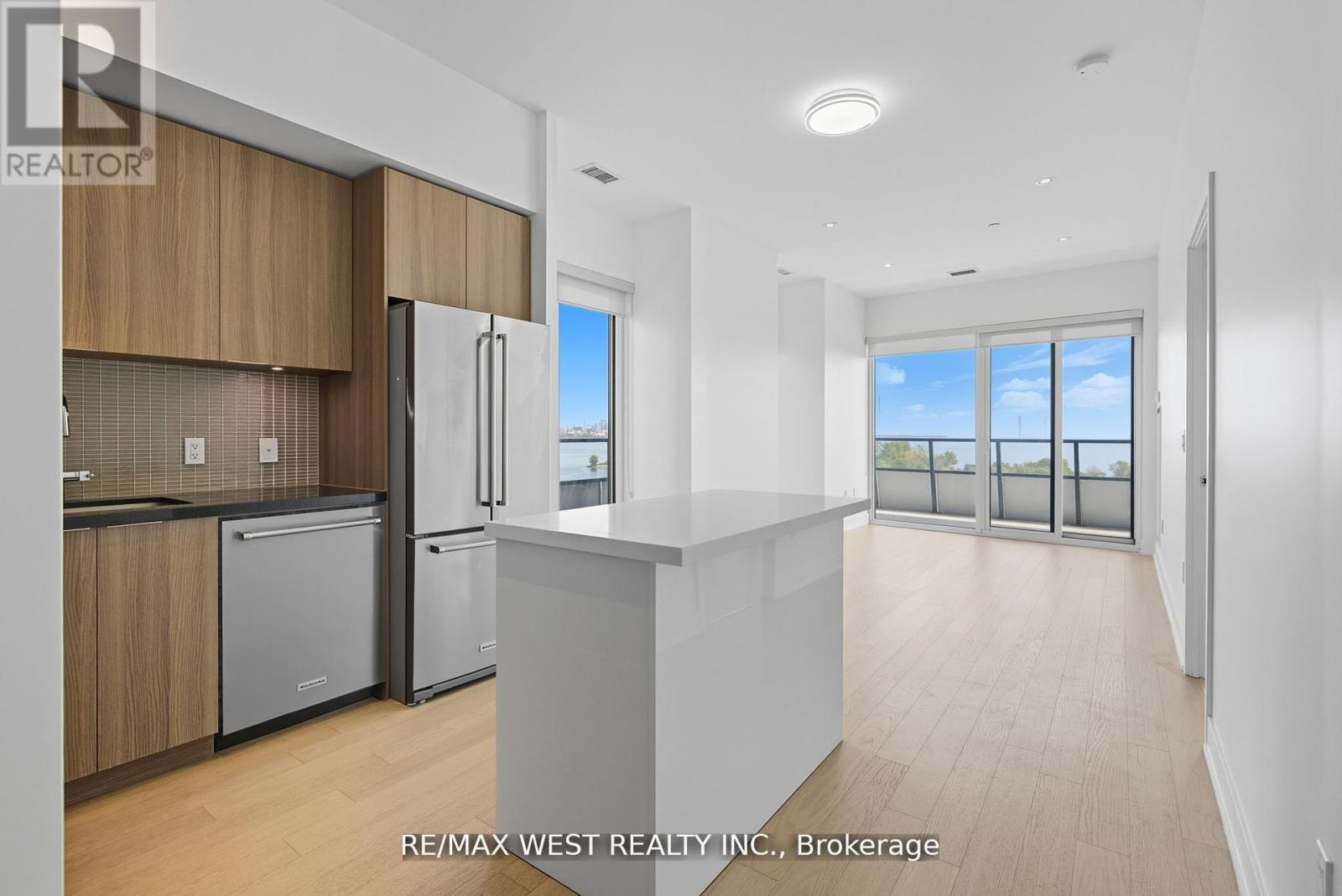 702 - 20 Shore Breeze Drive, Toronto, Ontario  M8V 0C7 - Photo 5 - W12473989