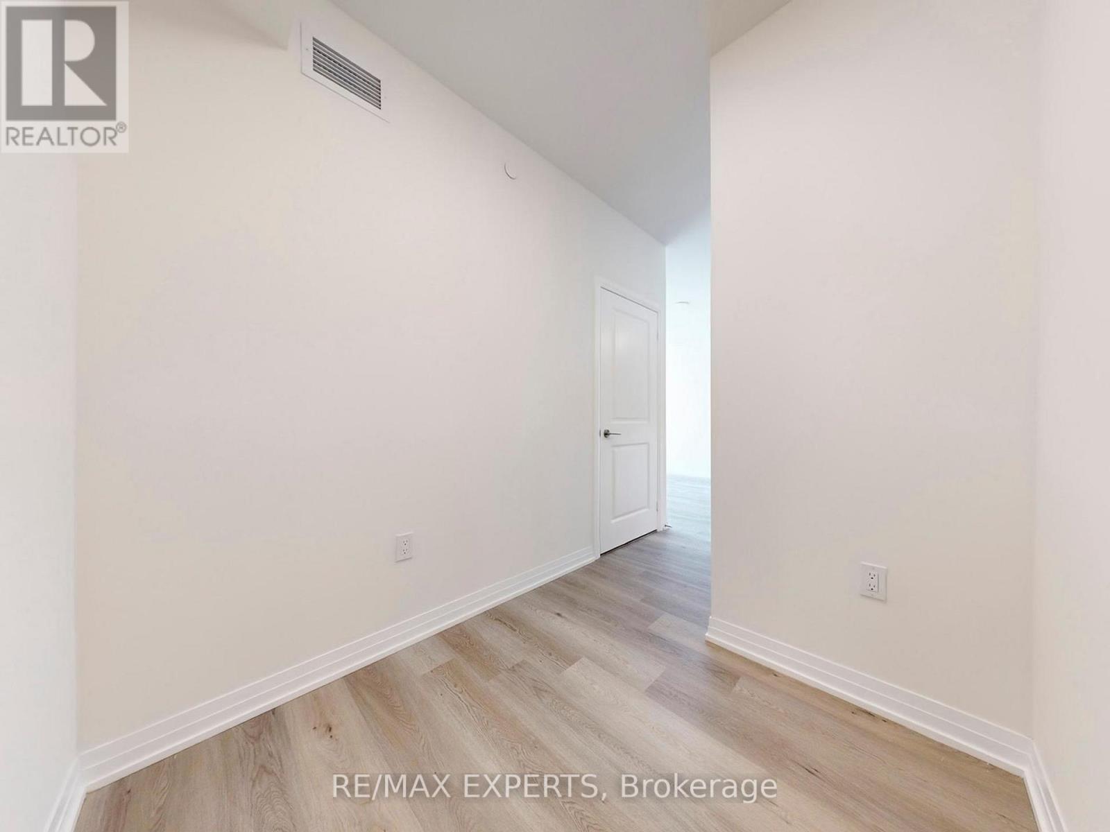 307 - 15 Watergarden Drive, Mississauga, Ontario  L5R 0H4 - Photo 14 - W12473998