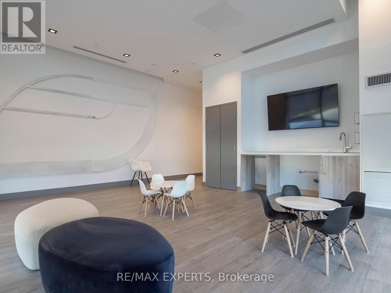 307 - 15 Watergarden Drive, Mississauga, Ontario  L5R 0H4 - Photo 22 - W12473998