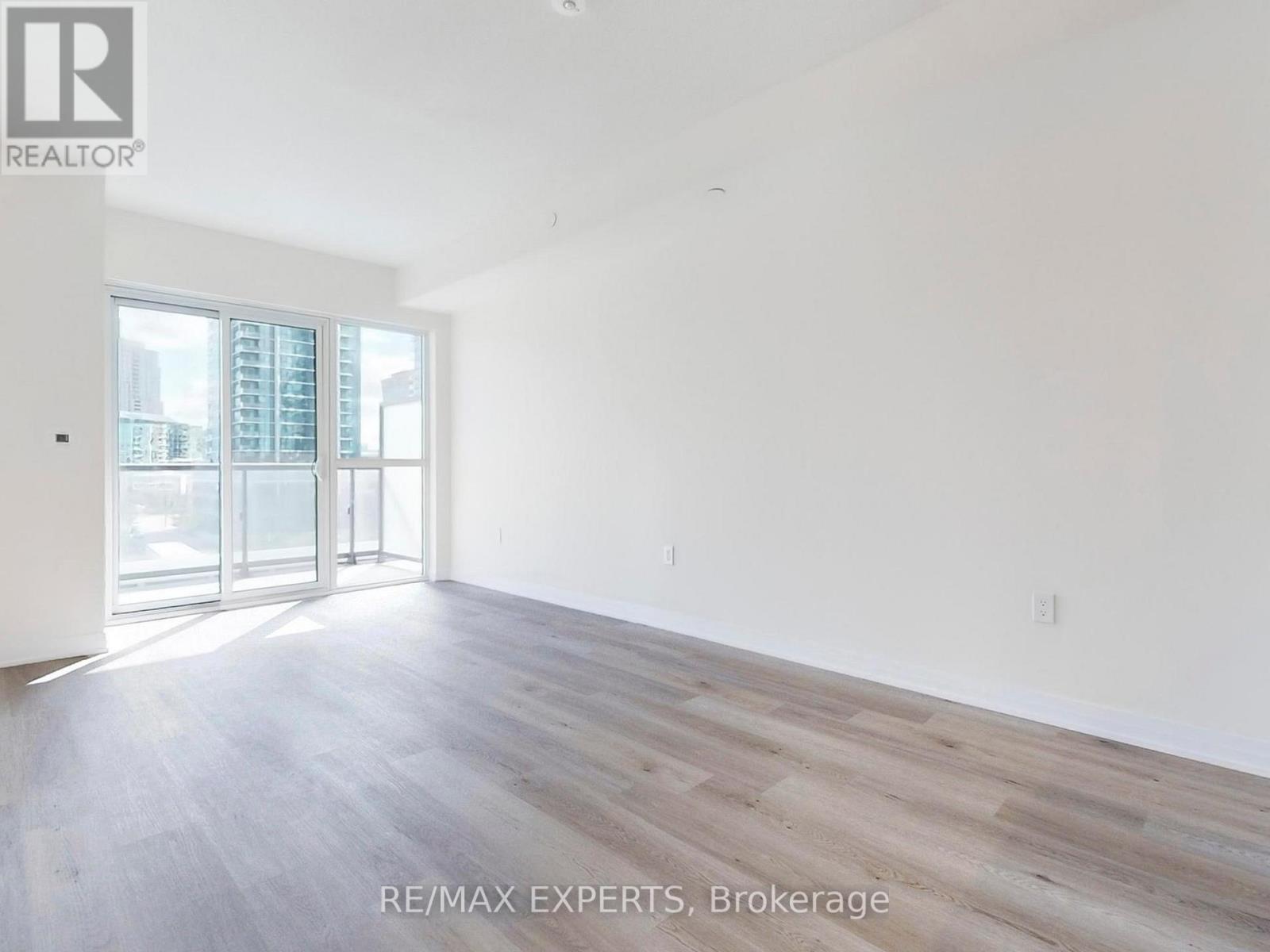 307 - 15 Watergarden Drive, Mississauga, Ontario  L5R 0H4 - Photo 4 - W12473998