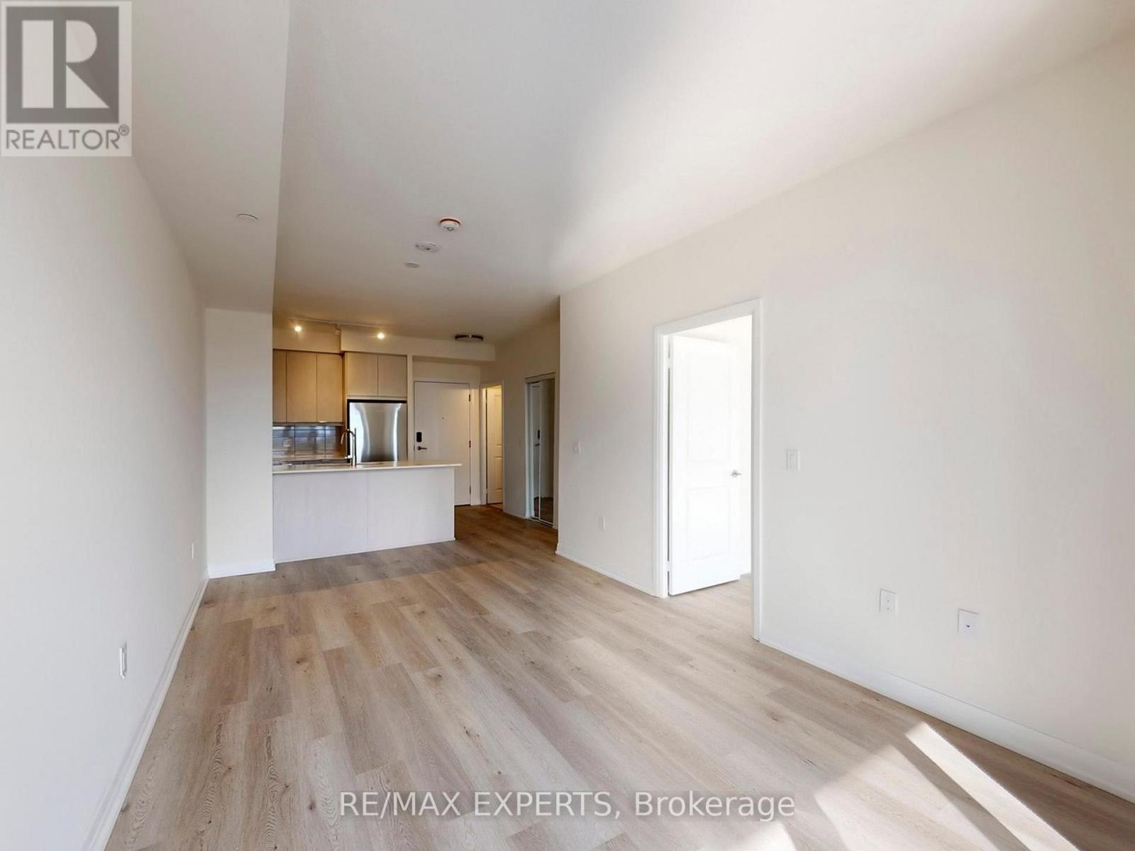 307 - 15 Watergarden Drive, Mississauga, Ontario  L5R 0H4 - Photo 5 - W12473998