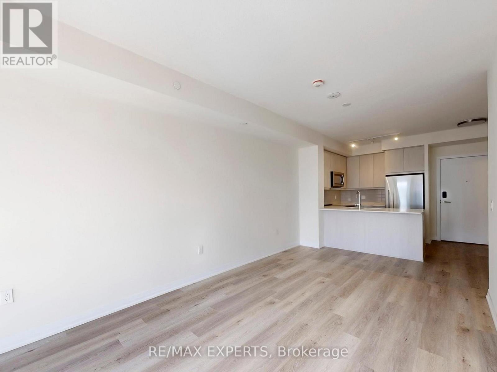 307 - 15 Watergarden Drive, Mississauga, Ontario  L5R 0H4 - Photo 6 - W12473998