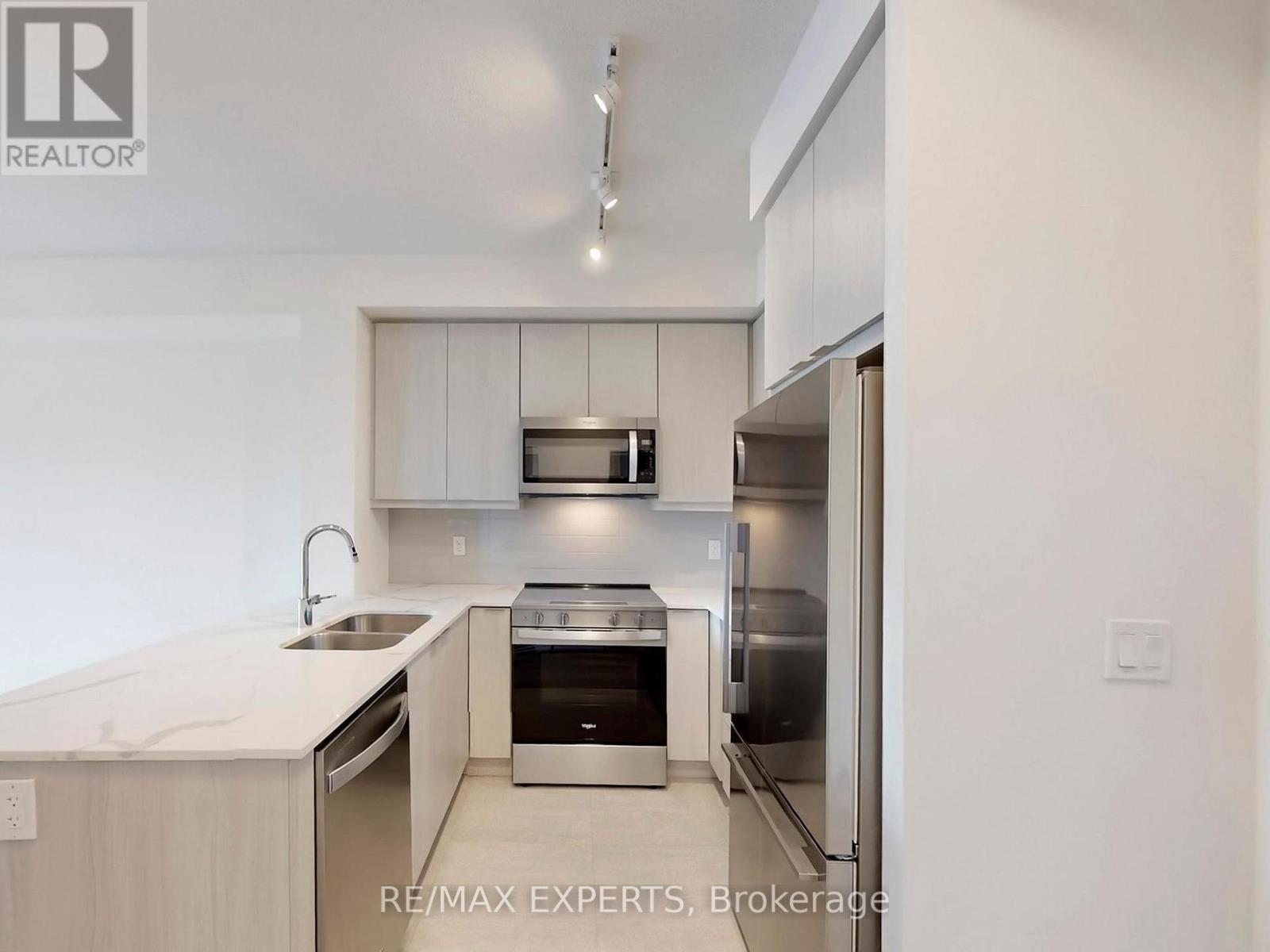 307 - 15 Watergarden Drive, Mississauga, Ontario  L5R 0H4 - Photo 8 - W12473998