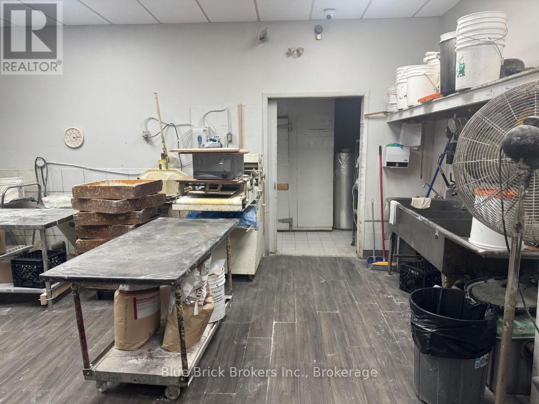 4 - 4025 Brandon Gate Drive N, Mississauga, Ontario  L4T 3Z9 - Photo 10 - W12474005