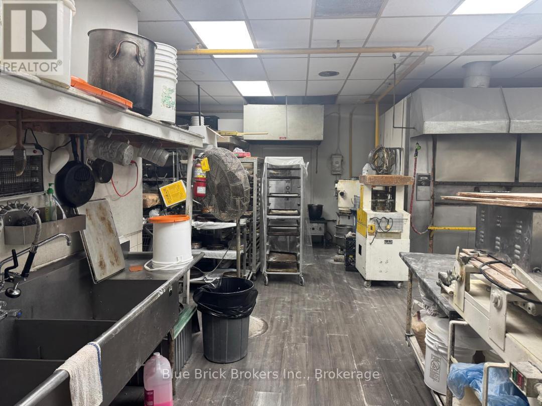 4 - 4025 Brandon Gate Drive N, Mississauga, Ontario  L4T 3Z9 - Photo 11 - W12474005