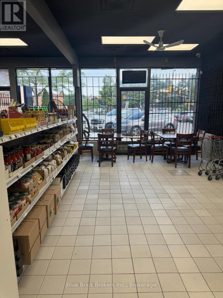 4 - 4025 Brandon Gate Drive N, Mississauga, Ontario  L4T 3Z9 - Photo 3 - W12474005
