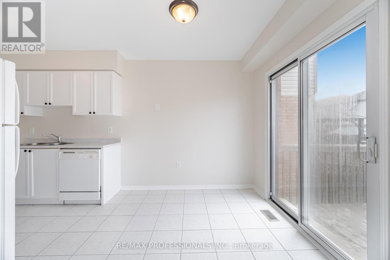 6155 Rowers Crescent, Mississauga, Ontario  L5V 3A1 - Photo 12 - W12474011