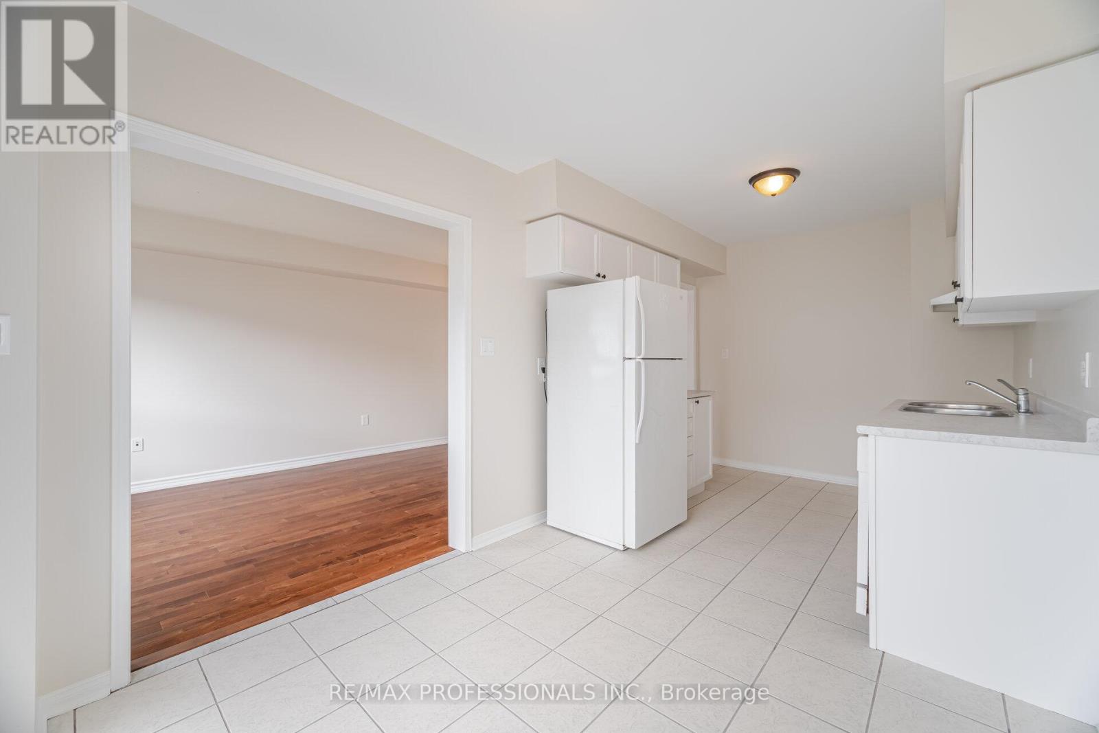 6155 Rowers Crescent, Mississauga, Ontario  L5V 3A1 - Photo 15 - W12474011