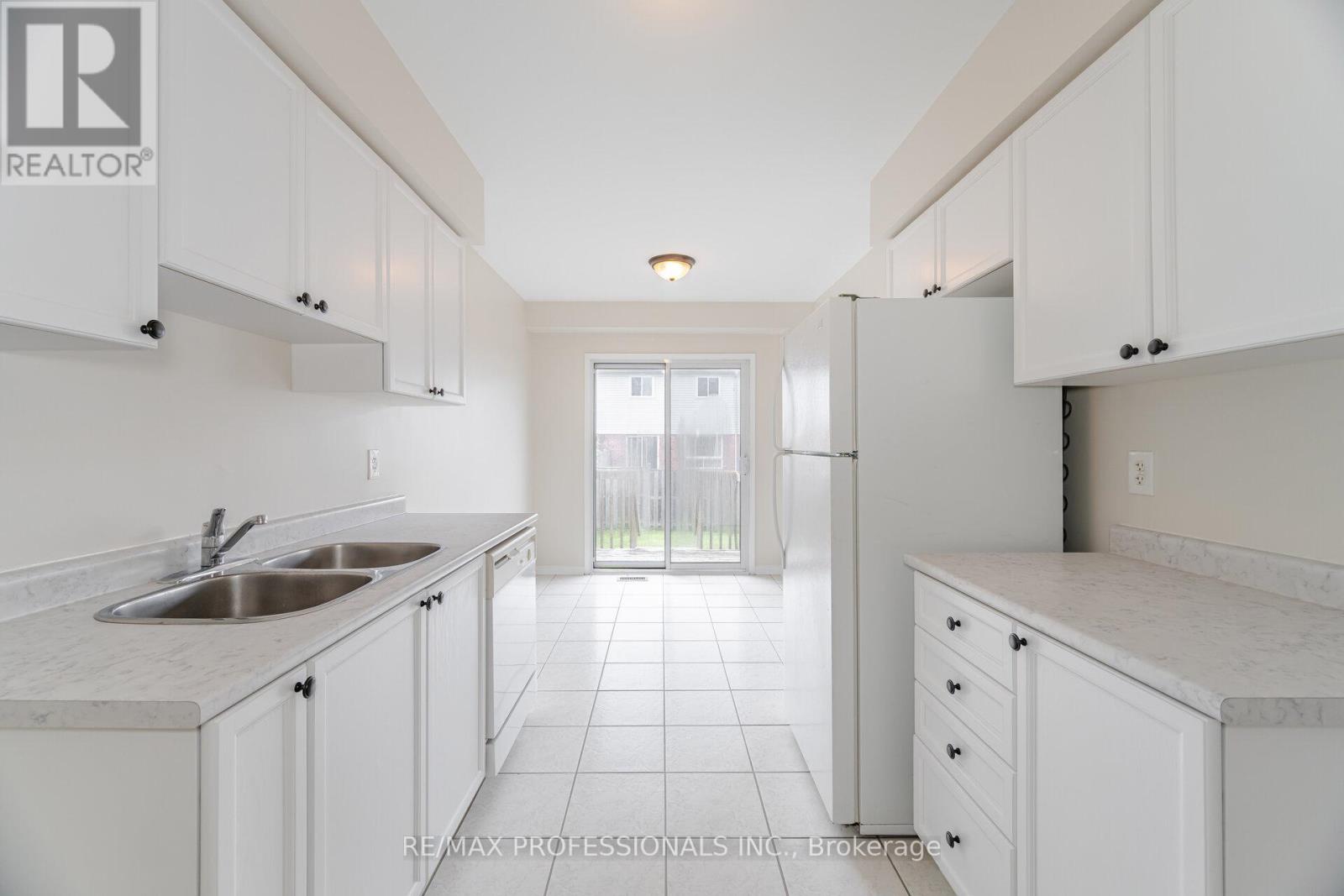 6155 Rowers Crescent, Mississauga, Ontario  L5V 3A1 - Photo 17 - W12474011