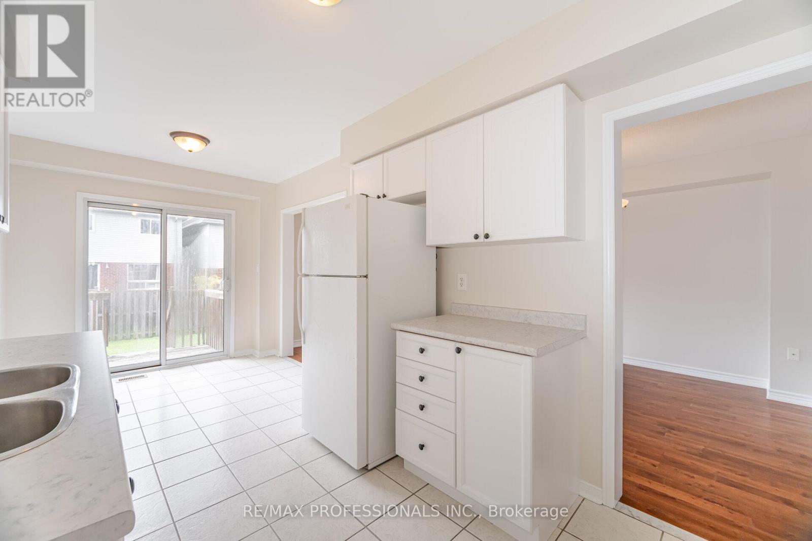 6155 Rowers Crescent, Mississauga, Ontario  L5V 3A1 - Photo 18 - W12474011