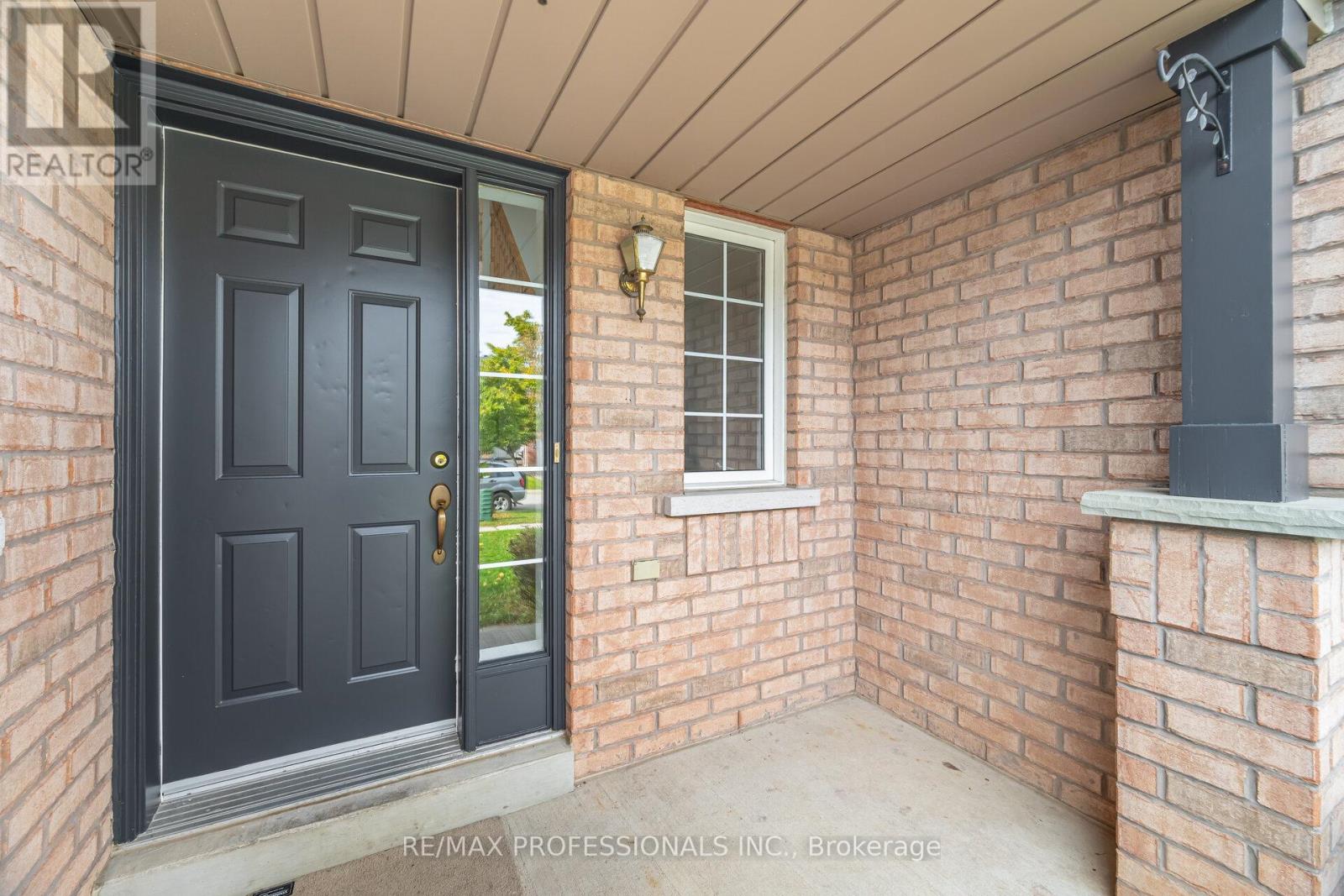 6155 Rowers Crescent, Mississauga, Ontario  L5V 3A1 - Photo 2 - W12474011