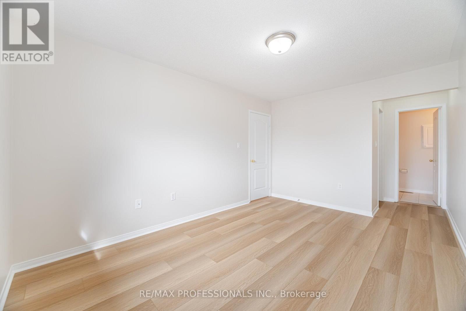 6155 Rowers Crescent, Mississauga, Ontario  L5V 3A1 - Photo 26 - W12474011