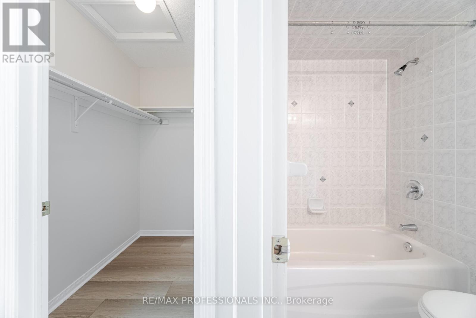 6155 Rowers Crescent, Mississauga, Ontario  L5V 3A1 - Photo 28 - W12474011