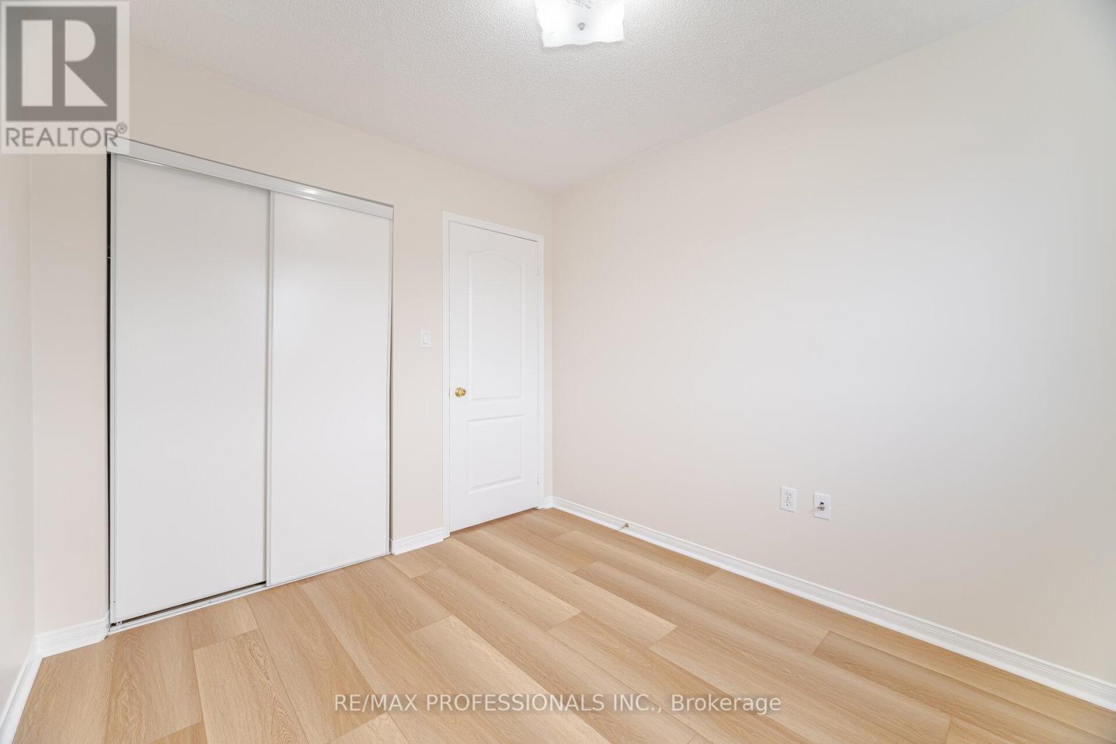 6155 Rowers Crescent, Mississauga, Ontario  L5V 3A1 - Photo 30 - W12474011