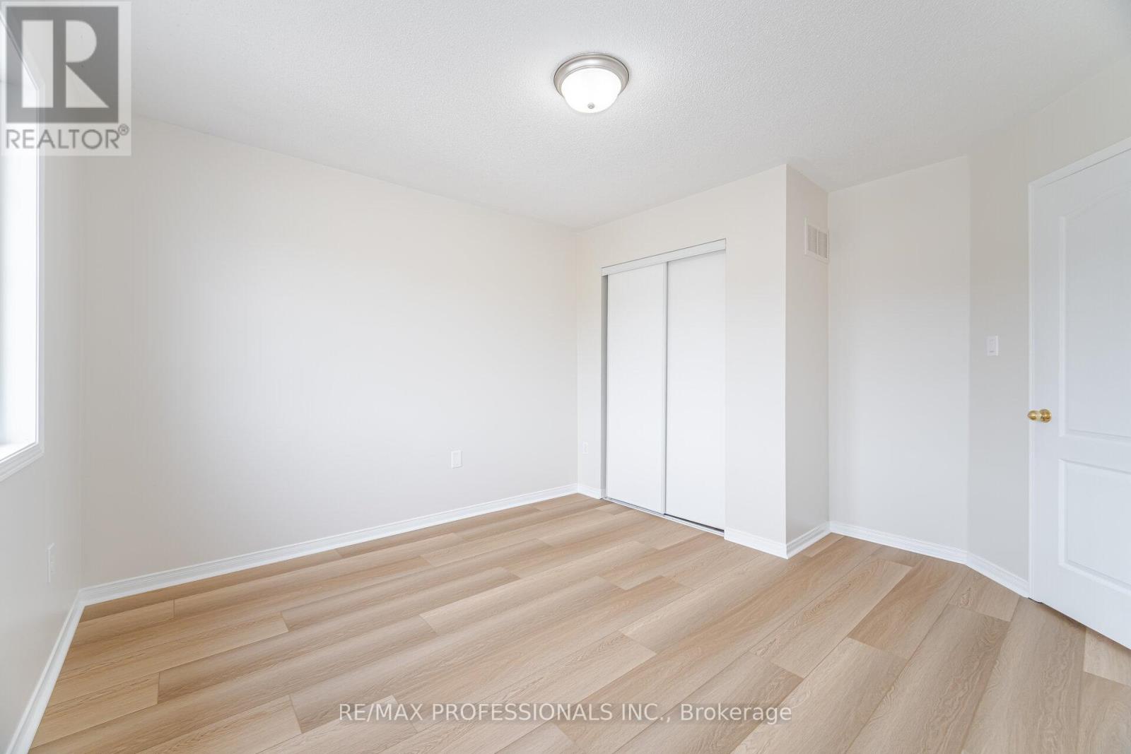 6155 Rowers Crescent, Mississauga, Ontario  L5V 3A1 - Photo 35 - W12474011
