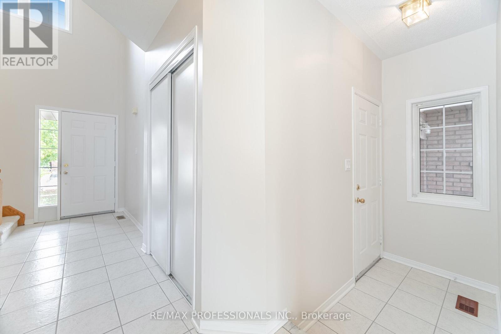 6155 Rowers Crescent, Mississauga, Ontario  L5V 3A1 - Photo 38 - W12474011