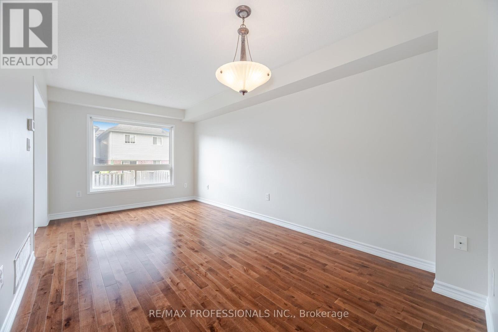 6155 Rowers Crescent, Mississauga, Ontario  L5V 3A1 - Photo 6 - W12474011